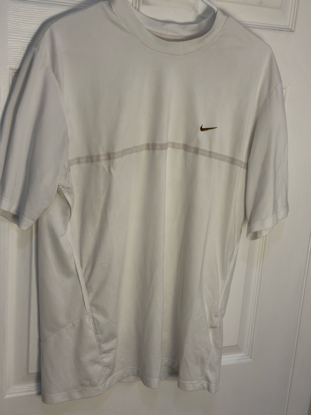 Nike Men’s White Short-Sleeve Performance Shirt L + white gold button up M